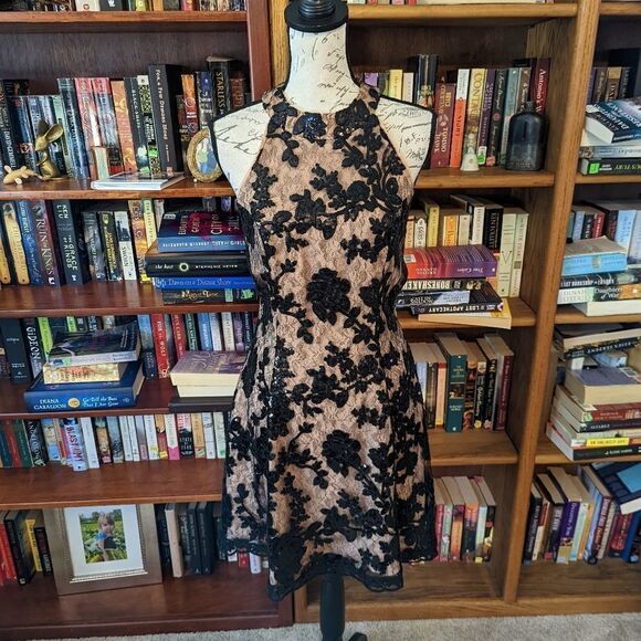 DRESS the population backless short high neck dress black lace overlay sz l euc - Picture 2 of 6
